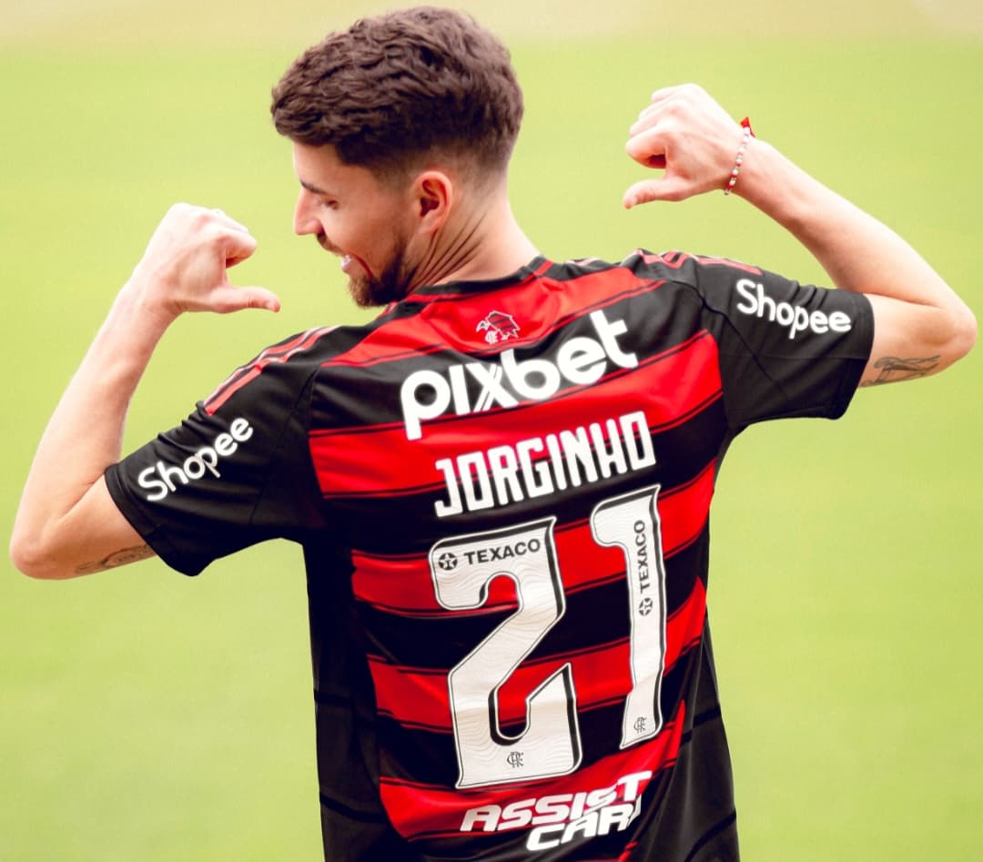 Jorginho com a camisa do Flamengo