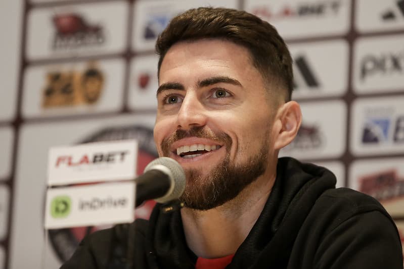 Jorginho durante coletiva