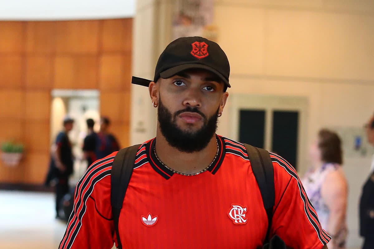 Juninho, atacante do Flamengo, na chegada da delegação rubro-negra em Orlando