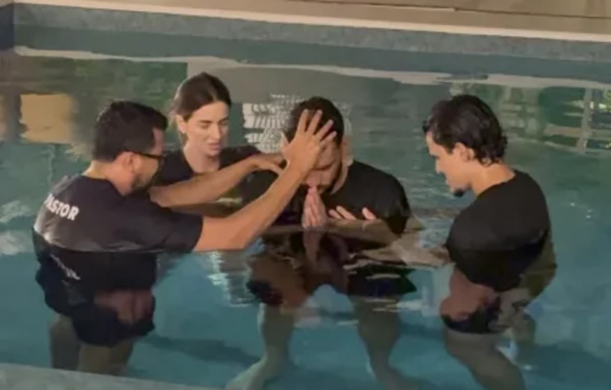 lucas paquetá e pedro em oração batismo