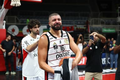 Olivinha se emociona em despedida do Flamengo e do basquete profissional