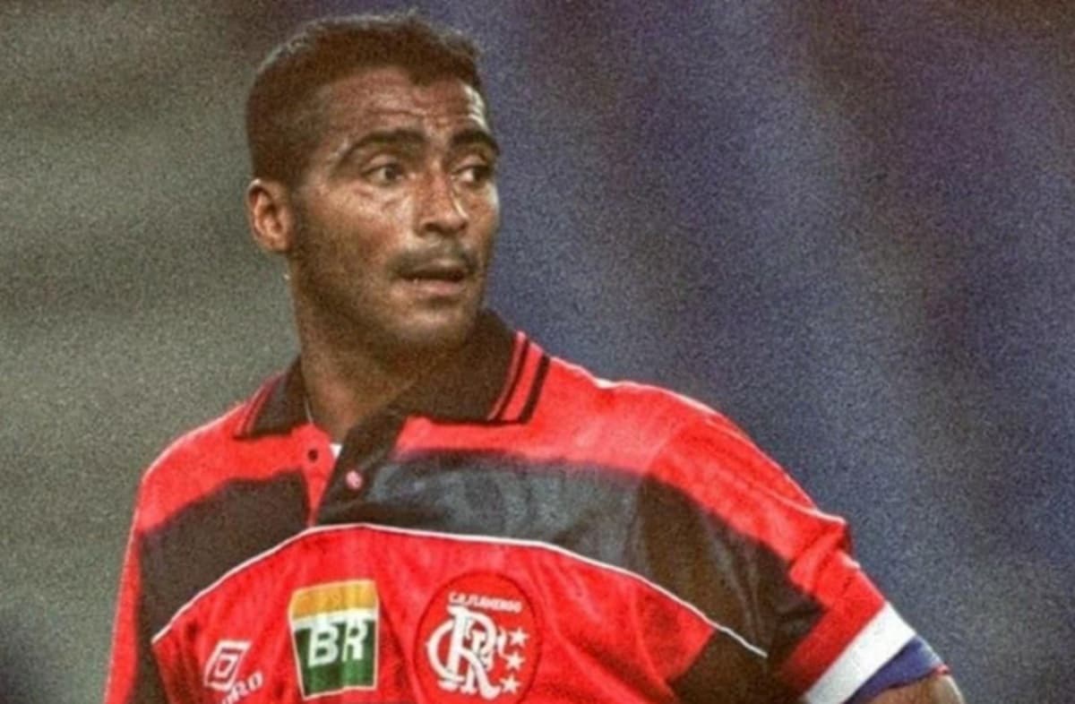 romário em campo pelo flamengo
