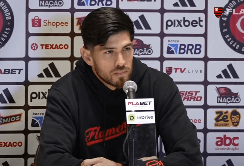 Rossi em coletiva do Flamengo na Copa do Mundo de Clubes