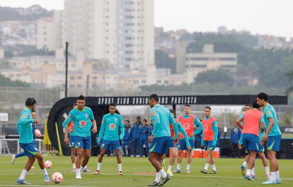 Jogadores da Seleção participam de treinamento no CT Joaquim Grava, do Corinthians
