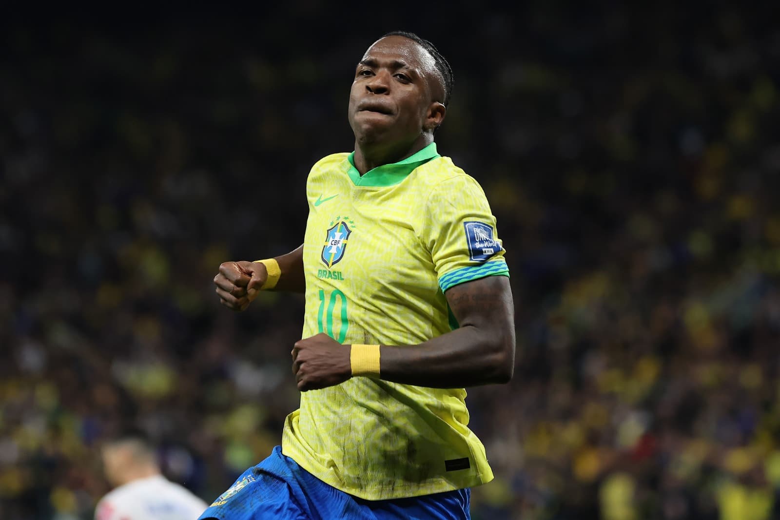 Vini Jr comemora gol da vitória do Brasil sobre o Paraguai