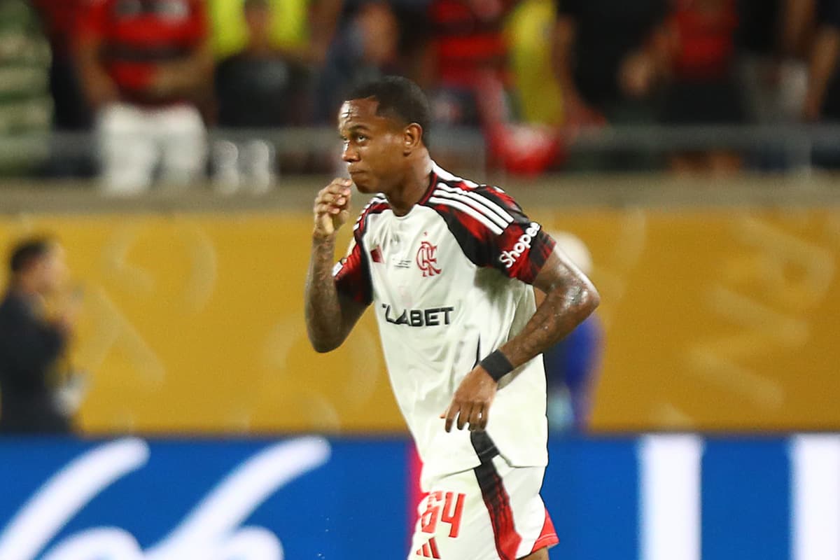 Wallace Yan após entrar em campo em Flamengo x LAFC