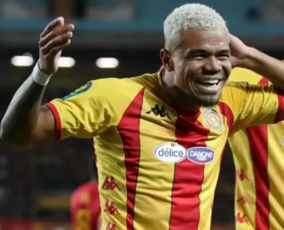 Yan Sasse comemora gol pelo Espérance