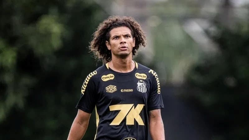Arão em treino pelo Santos