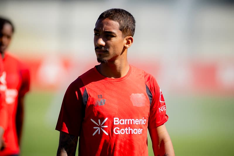 Arthur, do Bayer Leverkusen, durante treinamento no Ninho do Urubu