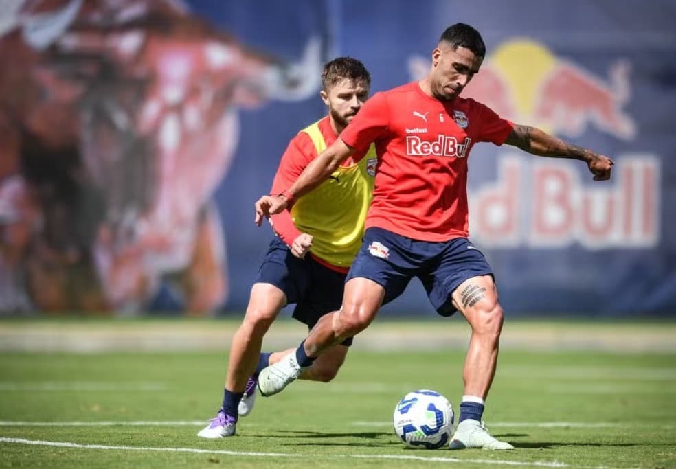 Gabriel e Eduardo Sasha em treino do Bragantino