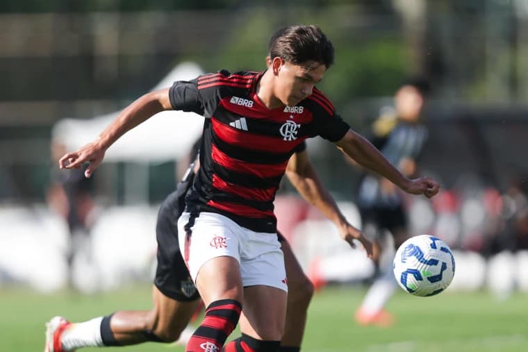 Flamengo e Atlético-MG disputam jogo pelo Brasileirão Sub-17