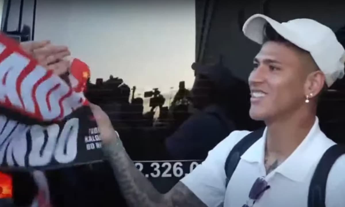 carrascal novo reforço do flamengo chega ao rio