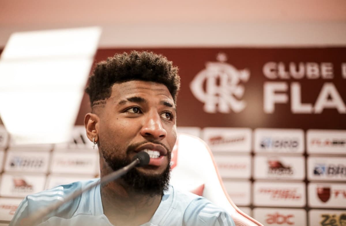 emerson royal em coletiva no flamengo