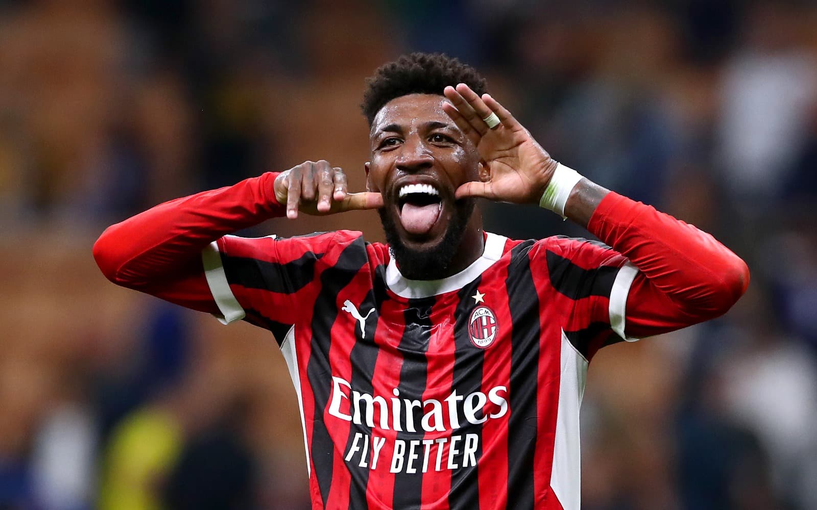 Emerson Royal comemora gol pelo Milan