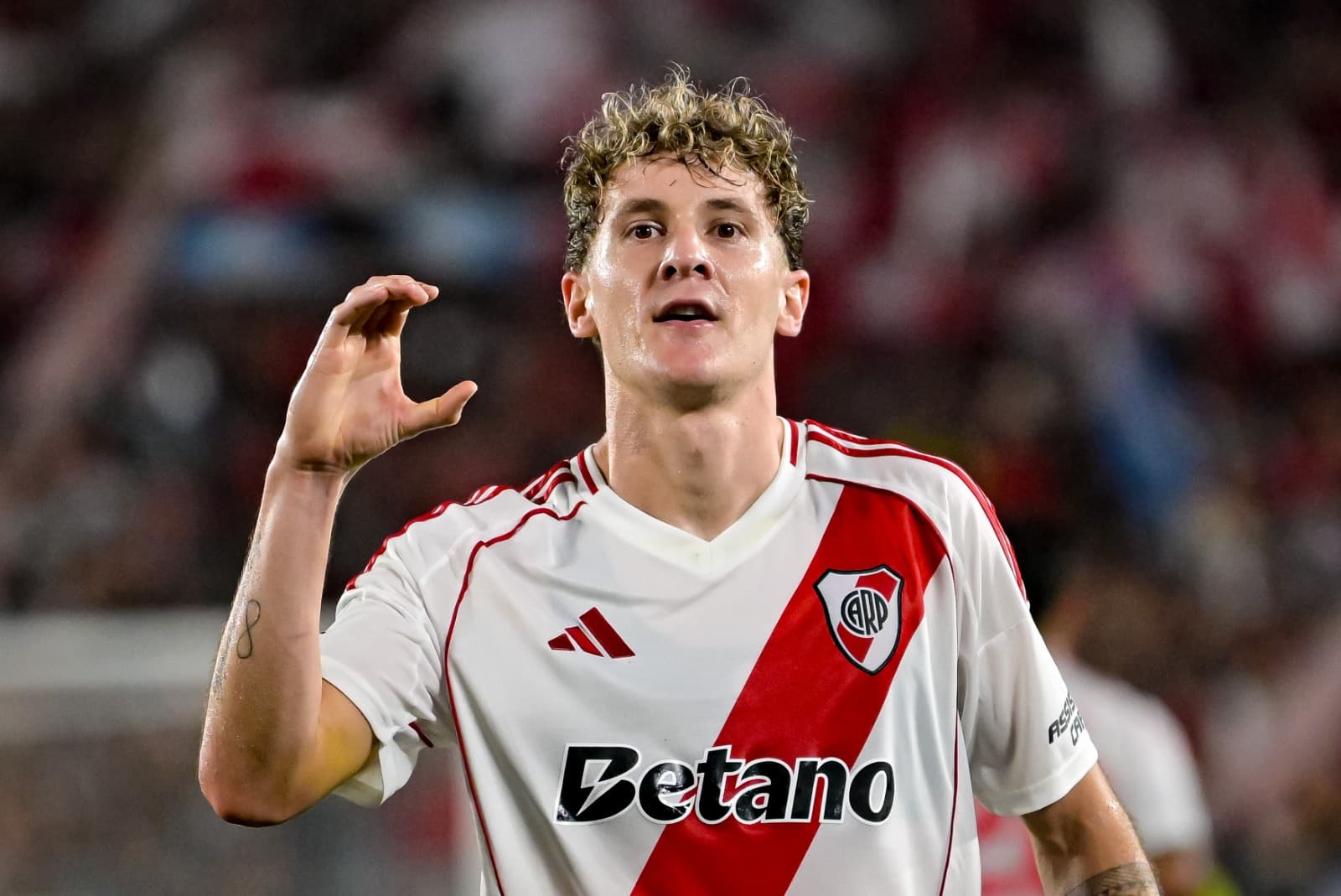 Facundo Colidio comemora gol pelo River Plate