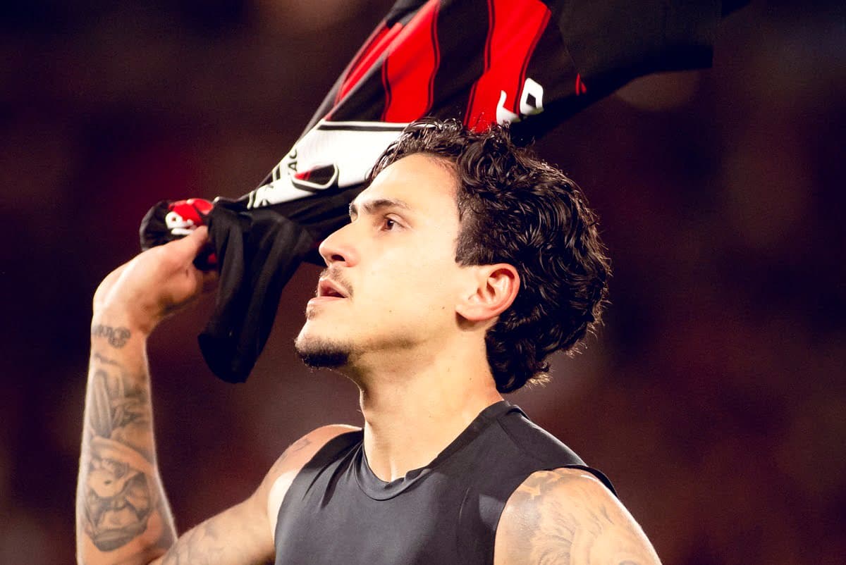 Pedro comemora vitória do Flamengo após jogo contra o Fluminense