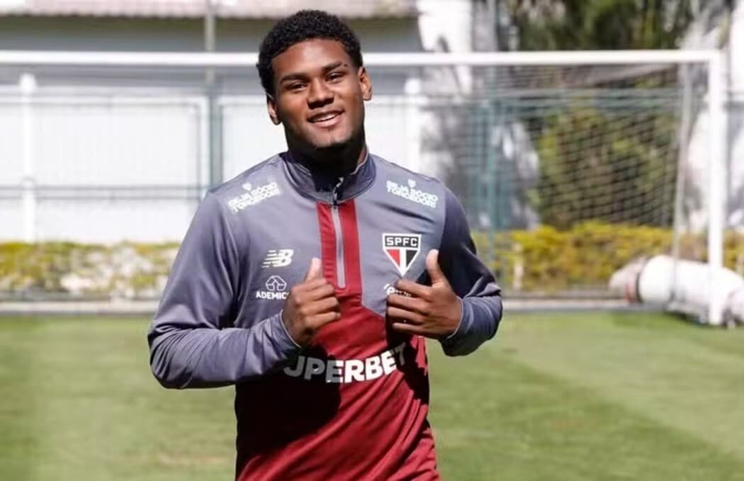 Lucas Ferreira treinando no São Paulo