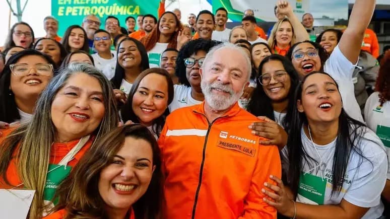 Lula durante em cerimônia de anúncio de investimentos da Petrobras em refino e petroquímica