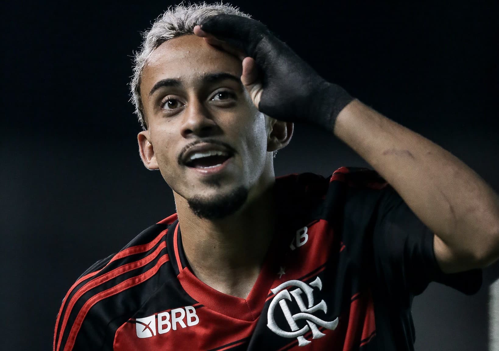 Matheus Gonçalves comemora gol pelo Flamengo no Sub-20