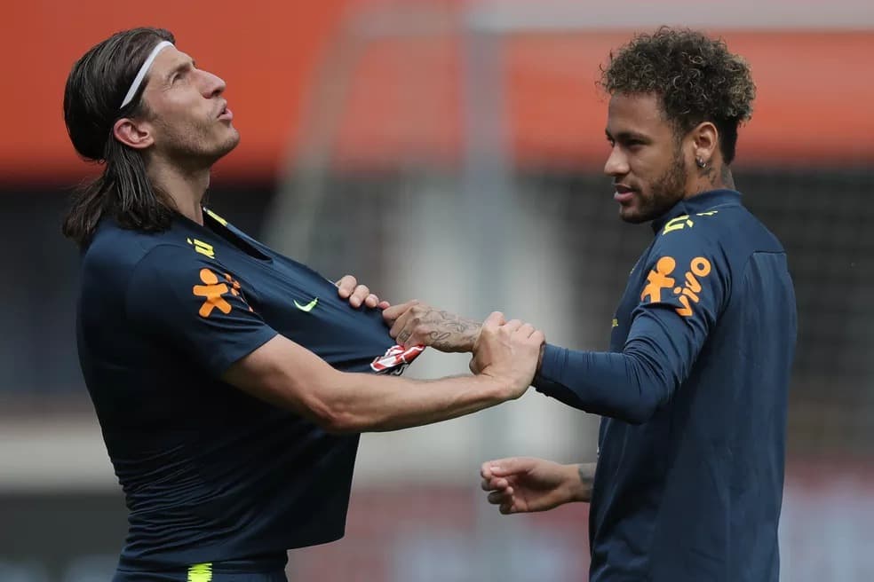 Filipe Luís e Neymar em treino da Seleção durante a Copa do Mundo
