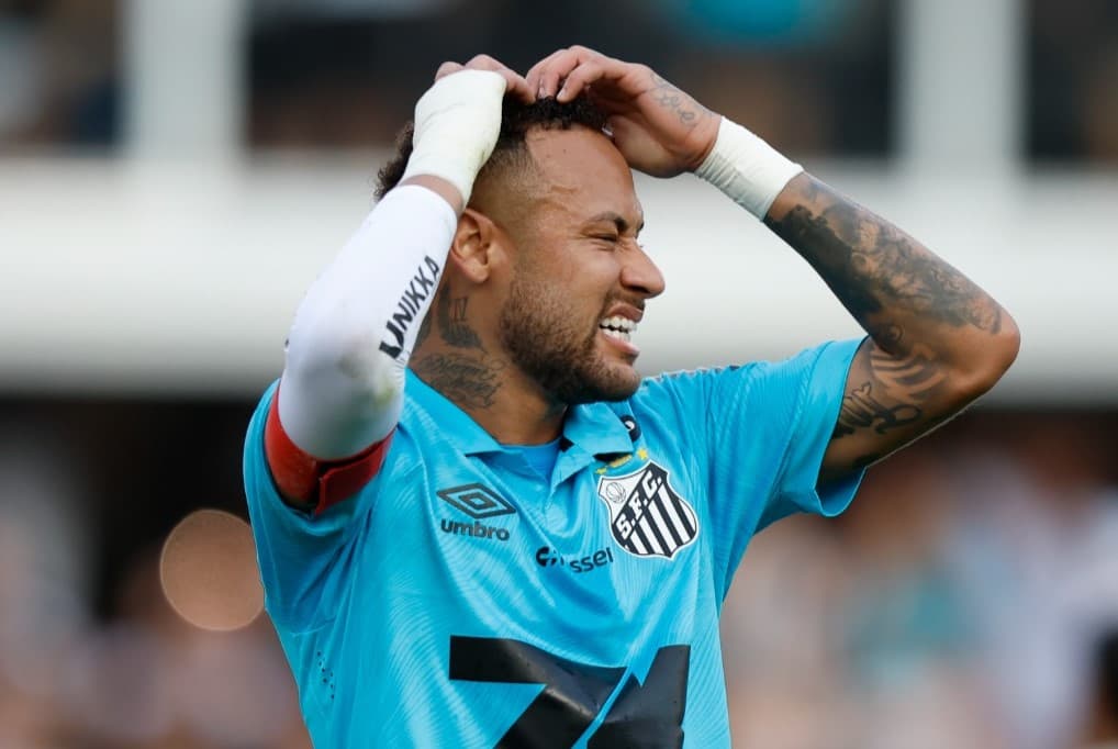Neymar lamenta em jogo do Santos