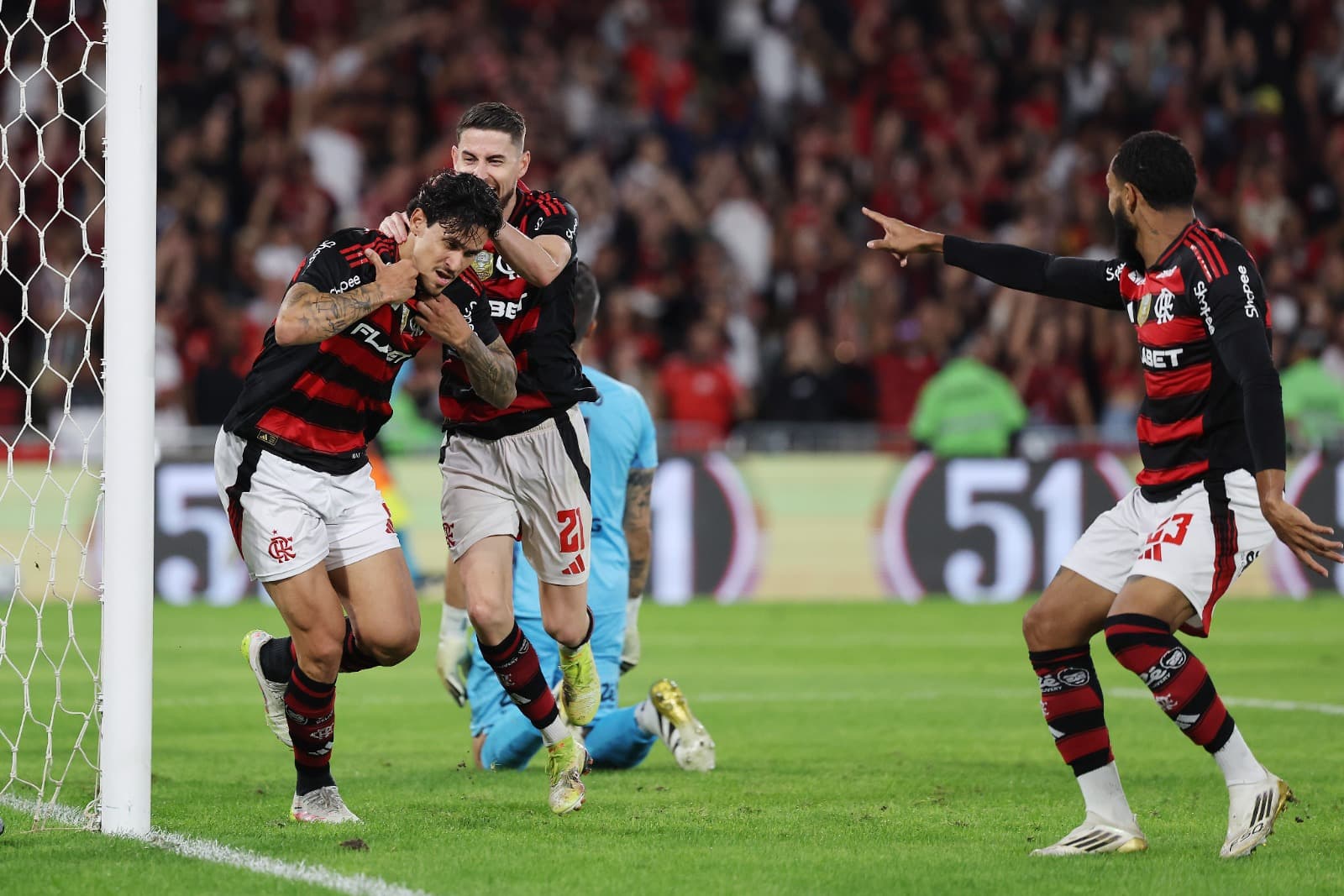 Pedro comemora gol Flamengo x Fluminense