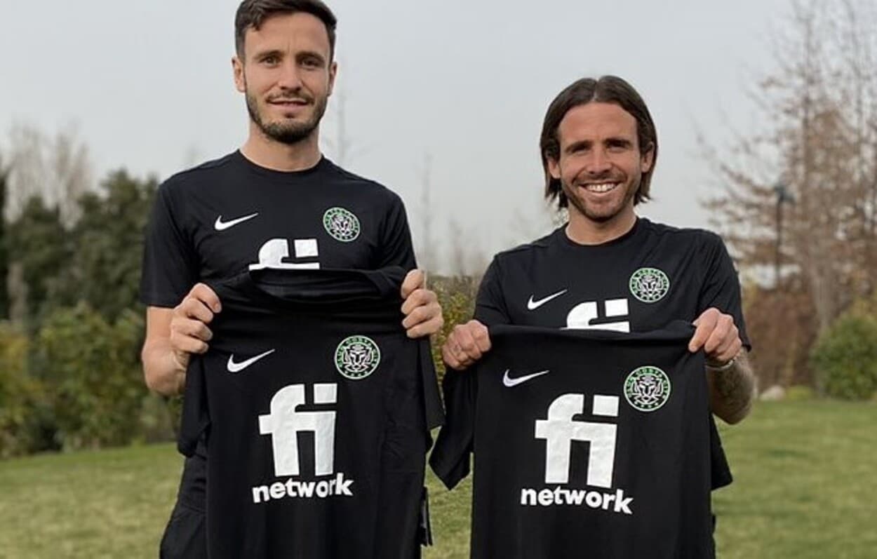 Saúl com a camisa do Club Costa City