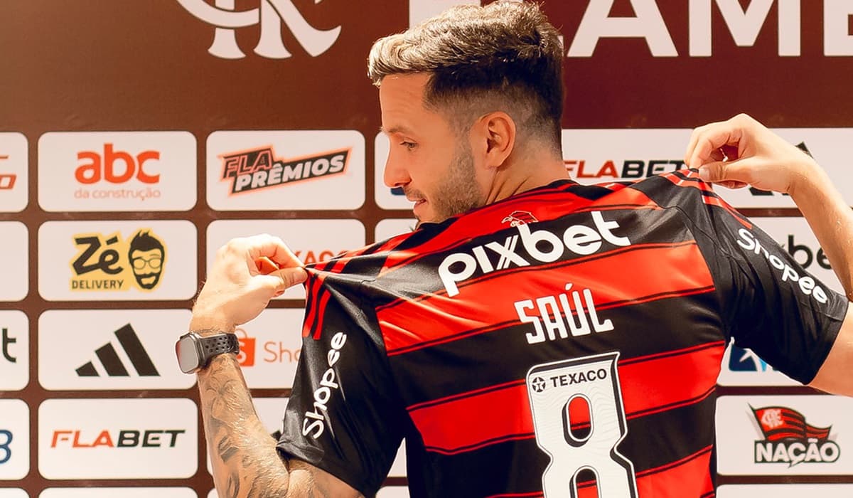 saúl em entrevista coletiva no flamengo