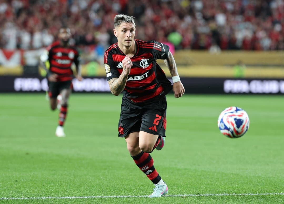 Varela em campo pelo Flamengo