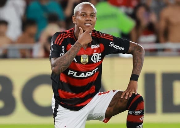 Wallace Yan comemora gol pelo Flamengo