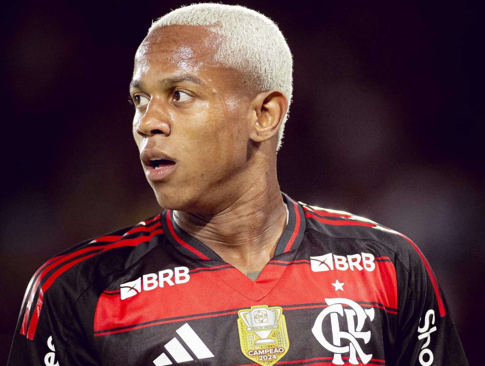 Wallace Yan em jogo do Flamengo contra o São Paulo no Brasileirão