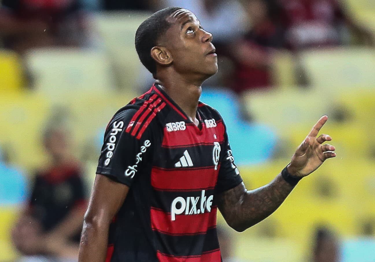 Wallace Yan comemora gol sobre o Sampaio Corrêa