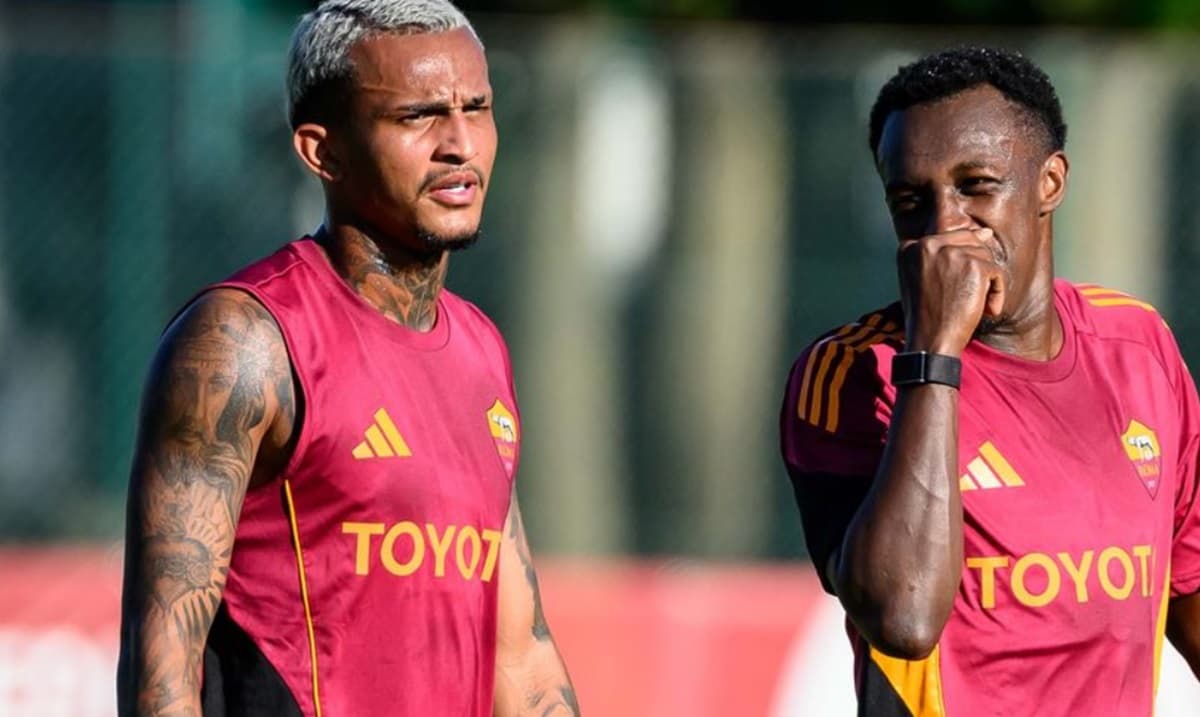 wesley ex-flamengo em treino pela roma