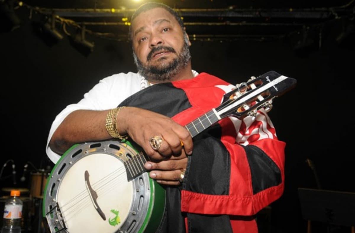 arlindo cruz com a bandeira do flamengo