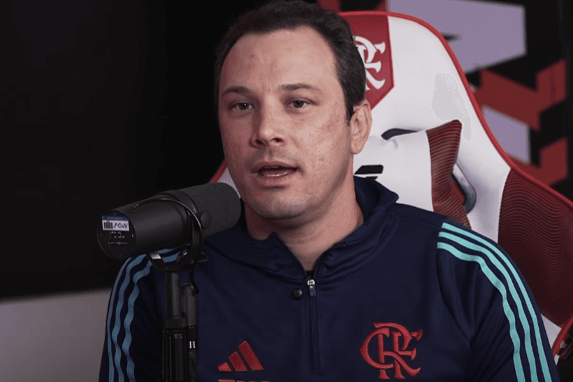 Bruno Pivetti durante entrevista para o MengoCast, podcast da Flamengo TV