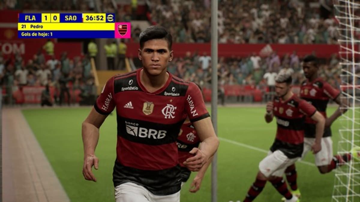 Imagem do eFootball mostra Pedro comemorando gol do Flamengo sobre o São Paulo