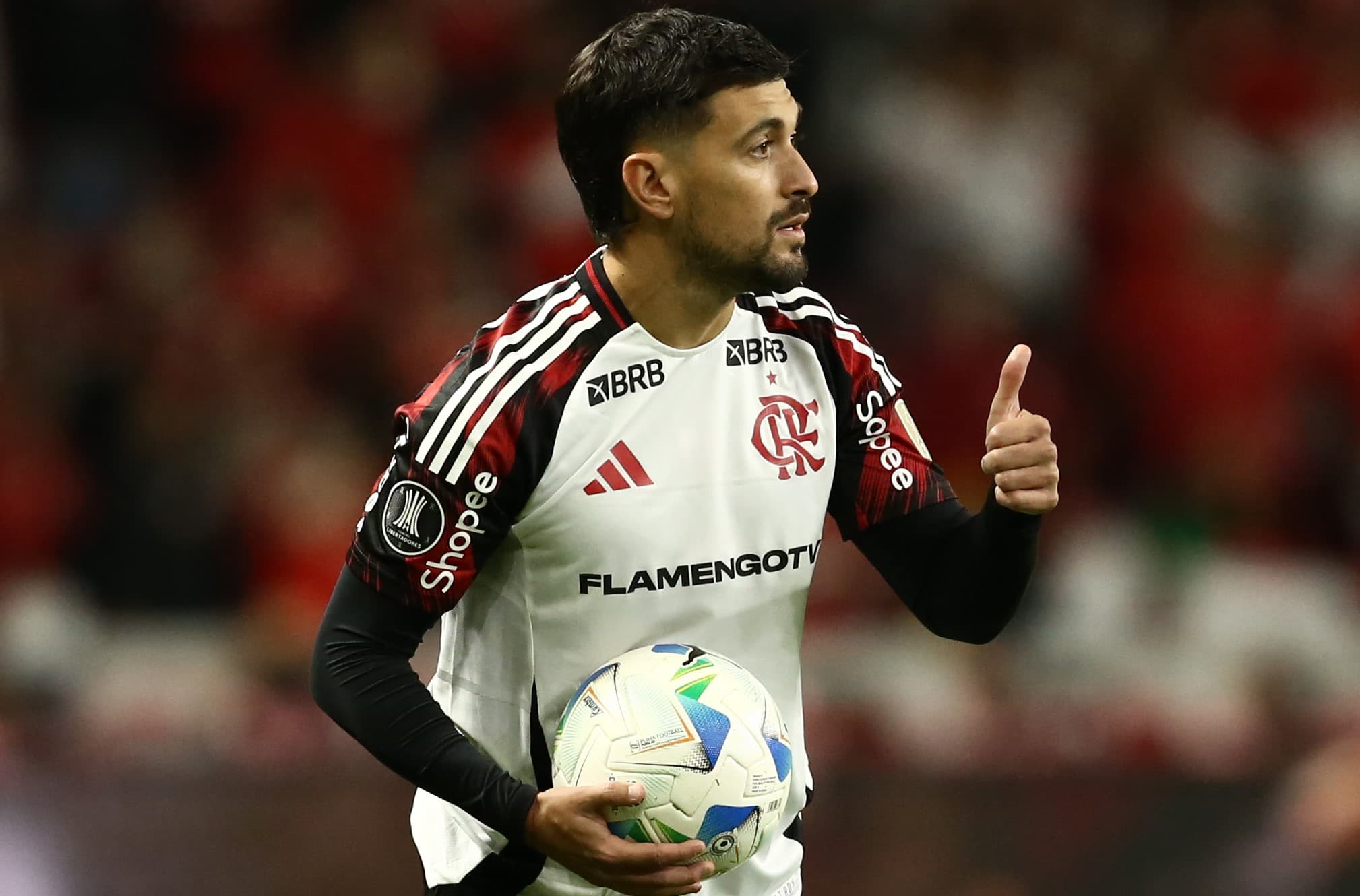 Arrascaeta manda "joia" durante Internacional x Flamengo no Beira-Rio pela Libertadores