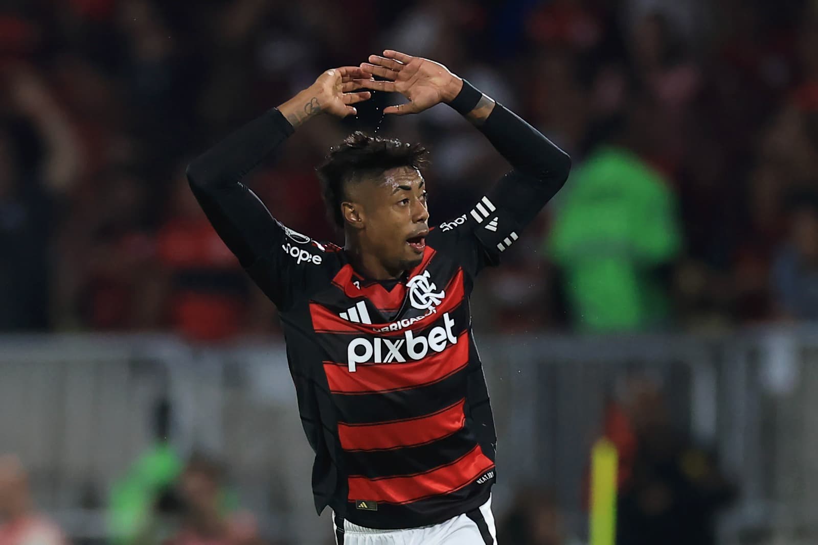 Bruno Henrique comemora gol em Flamengo x Internacional
