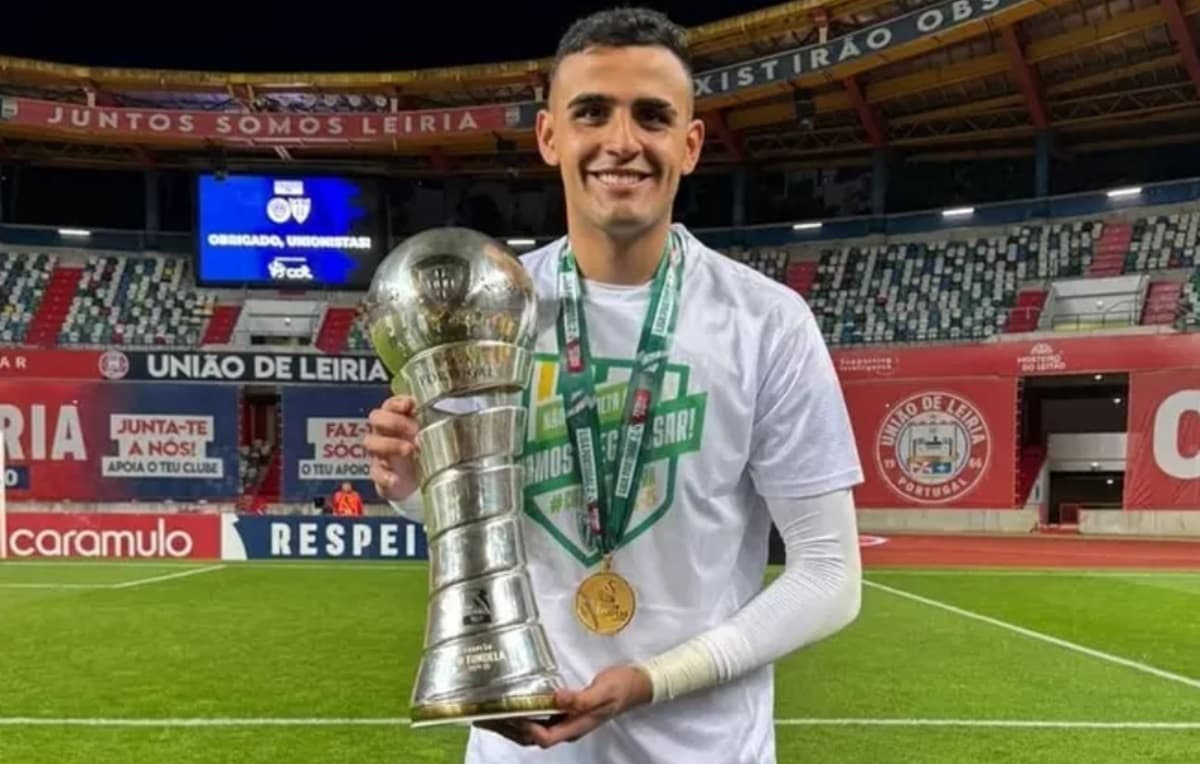 goleiro ex-flamengo renova com tondela