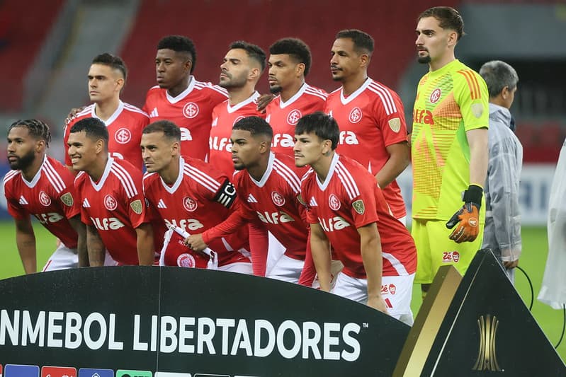 Time do Internacional perfilado antes de jogo da Libertadores