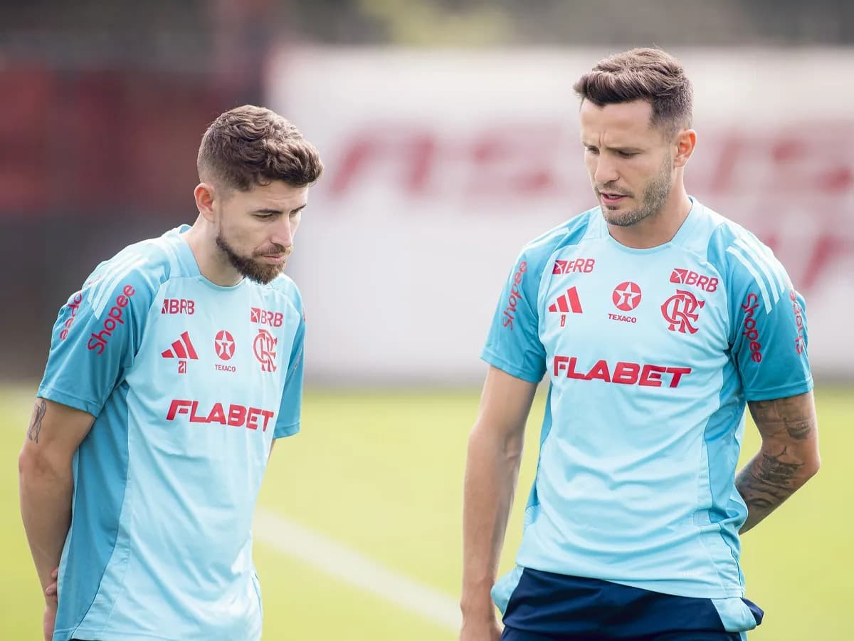 Jorginho e Saúl em treino do Flamengo
