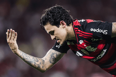 Pedro faz a famosa reverencia para comemorar gol em Flamengo x Vitória