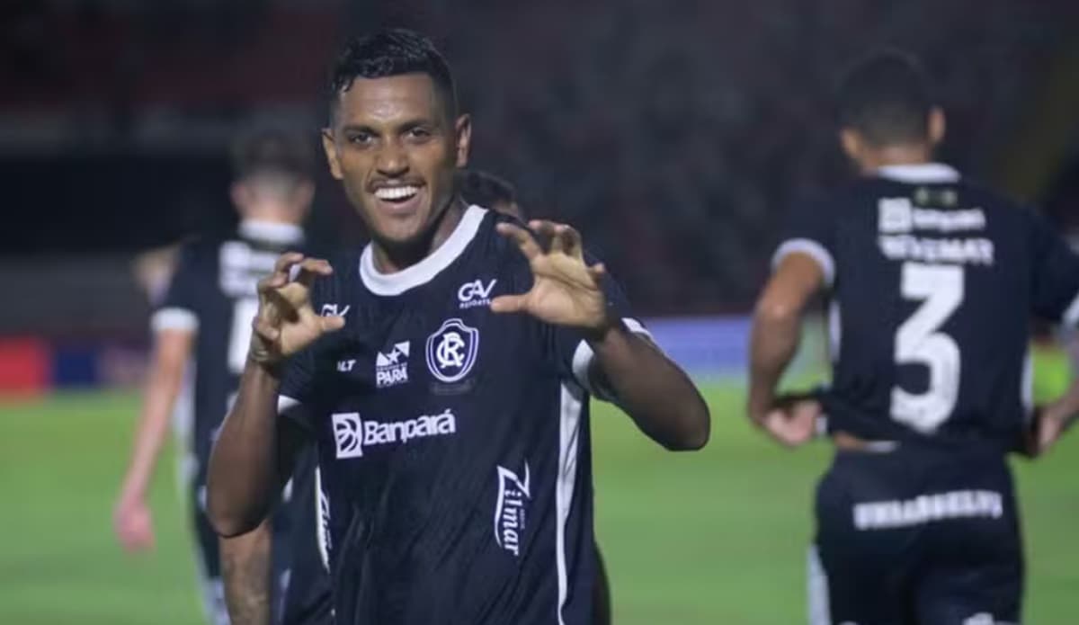 pedro rocha ex-flamengo em jogo do remo