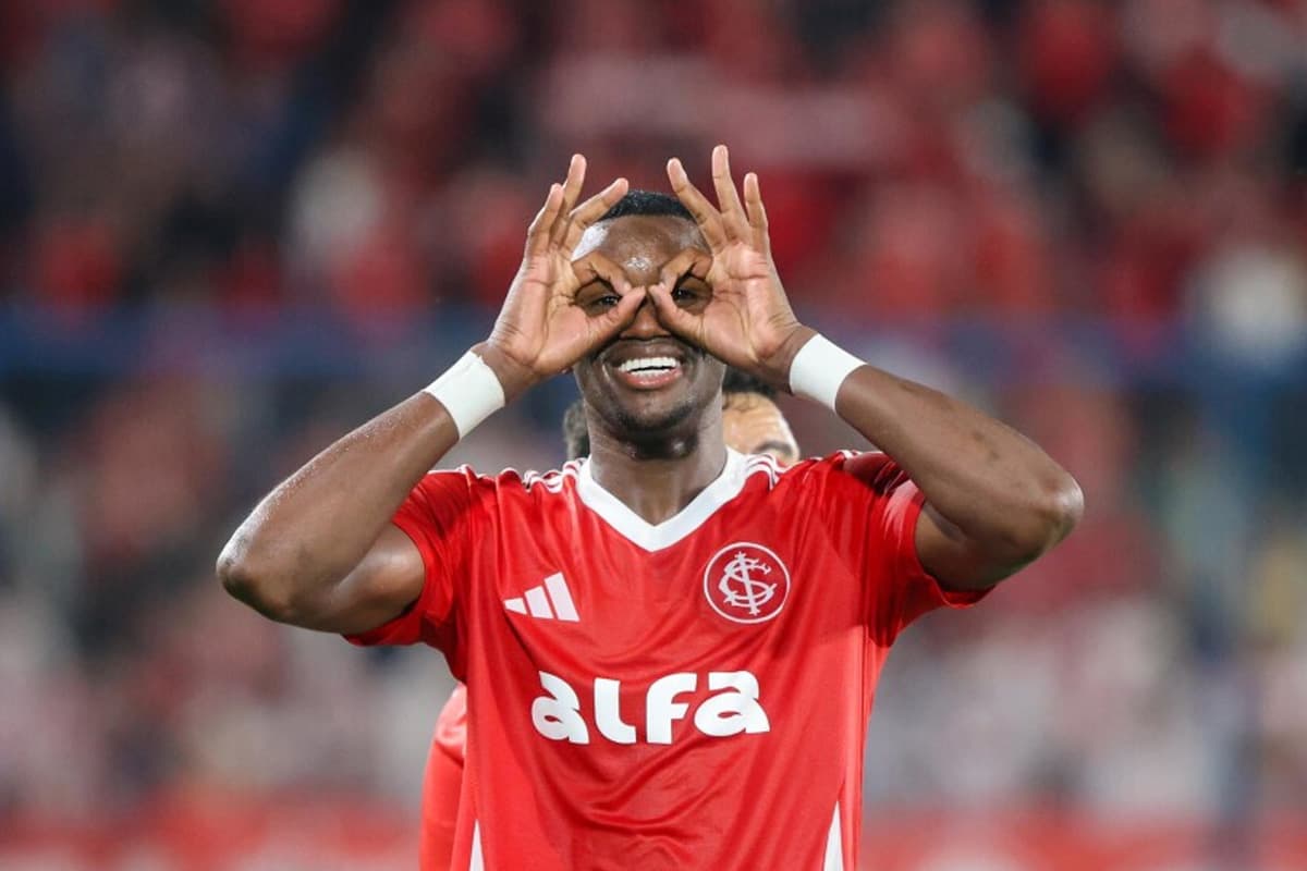 Ricardo Mathias comemorando gol pelo Internacional