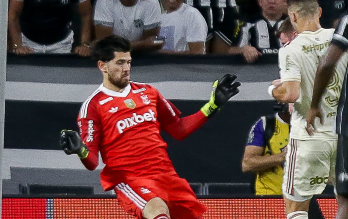 rossi goleiro do flamengo contra o ceará