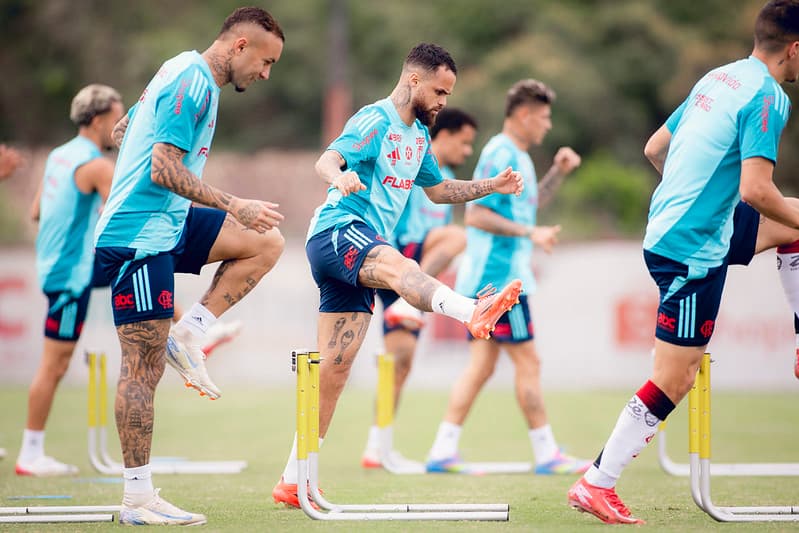 Cebolinha e Michael durante treinamento do Flamengo 04/08