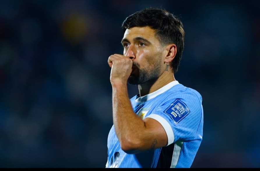 Arrascaeta leva mão à boca em jogo do Uruguai