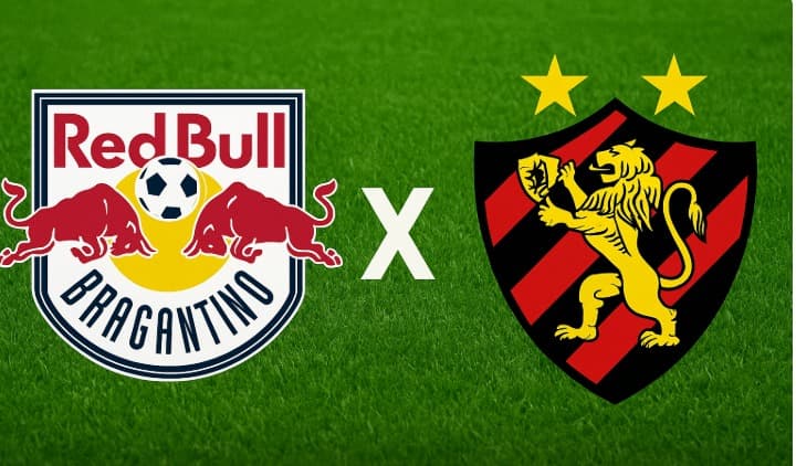 Arte digital com fundo de gramado verde, exibindo à esquerda o escudo do Red Bull Bragantino (escudo branco com dois touros vermelhos se enfrentando sob um sol amarelo e bola de futebol) e à direita o escudo do Sport Recife (escudo listrado em vermelho e
