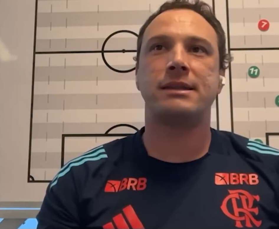 Bruno Pivetti com camisa do Flamengo durante live
