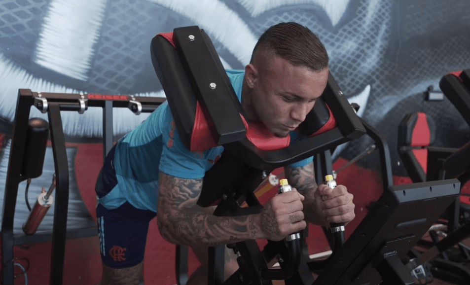 Cebolinha utiliza novo equipamento Ninho do Urubu: Keiser A300 Runner